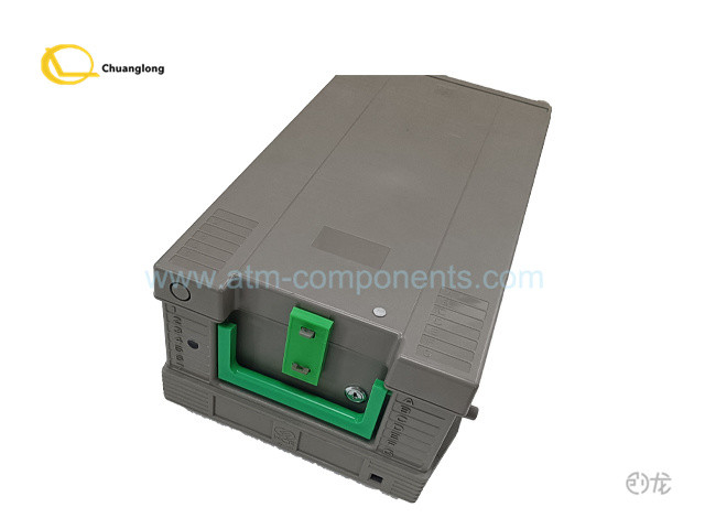 Il BANCOMAT dell'ncr parte 5877 cassetta 445-0623567 445-0582301 445-0689215 445-0704842 di valuta dello S1 di 5887 cassette